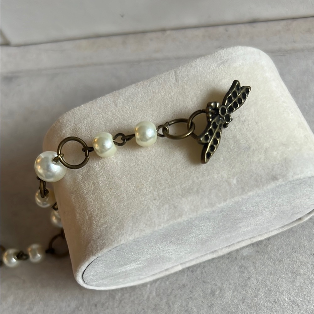 Elegant Pearl Bracelet with Antique Finish - Picture 3 of 3